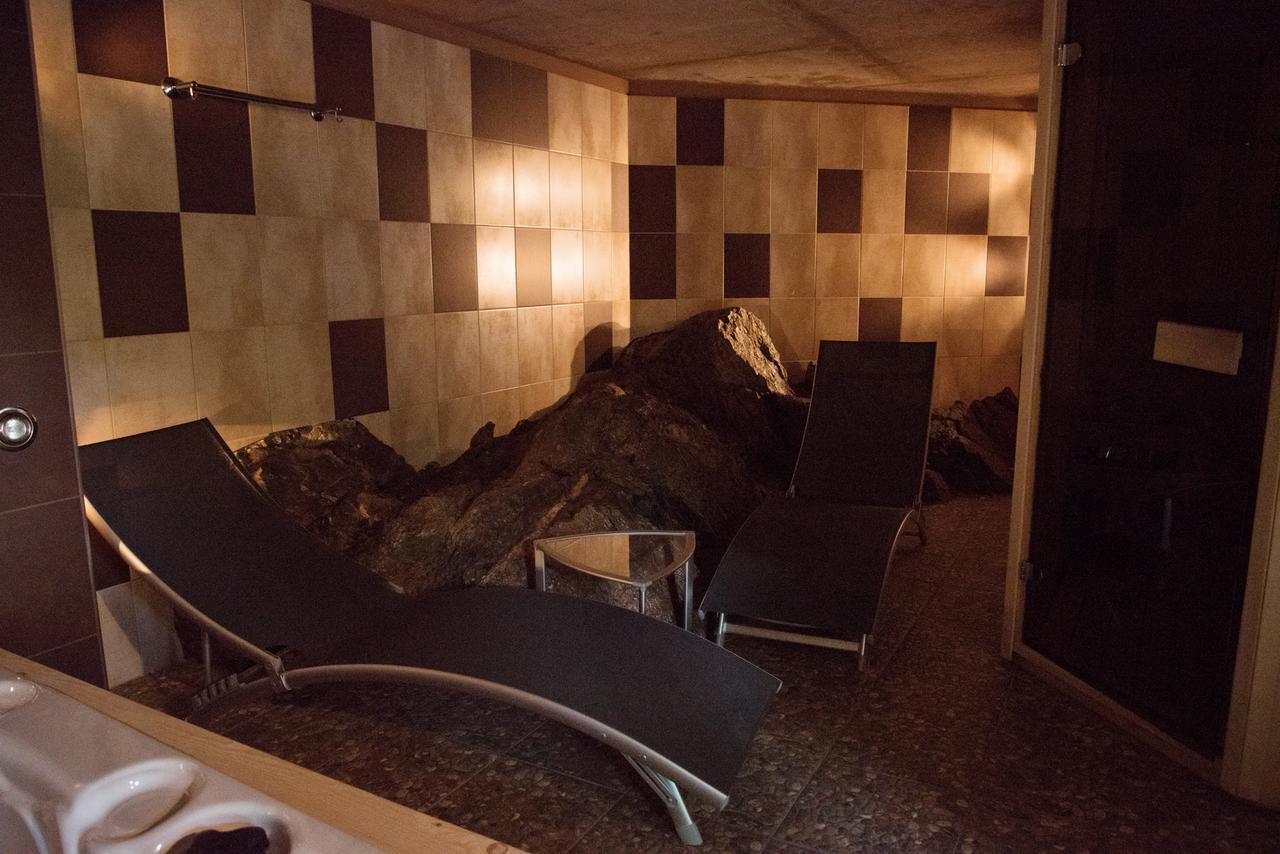 Family Hotel Balkanci อูซานา ภายนอก รูปภาพ