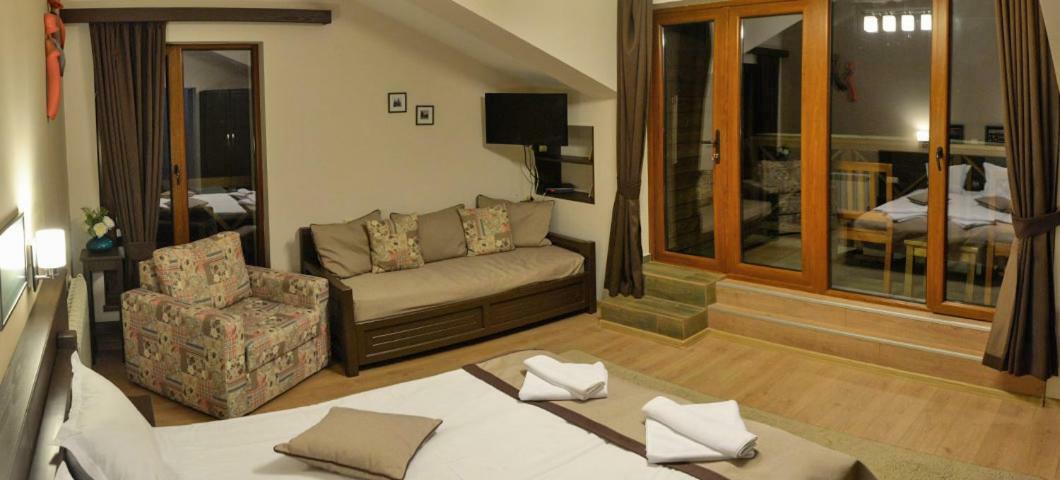 Family Hotel Balkanci อูซานา ภายนอก รูปภาพ